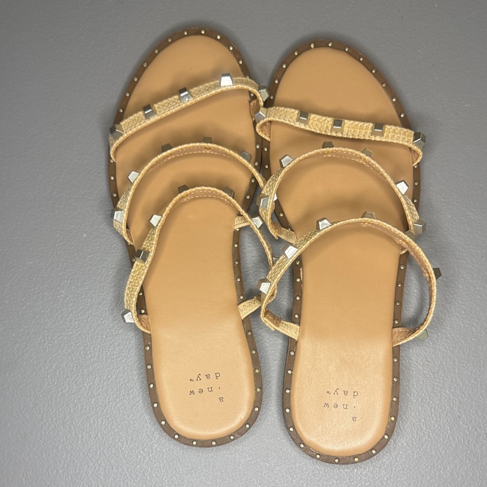 A‎ New Day sandals size 9 new